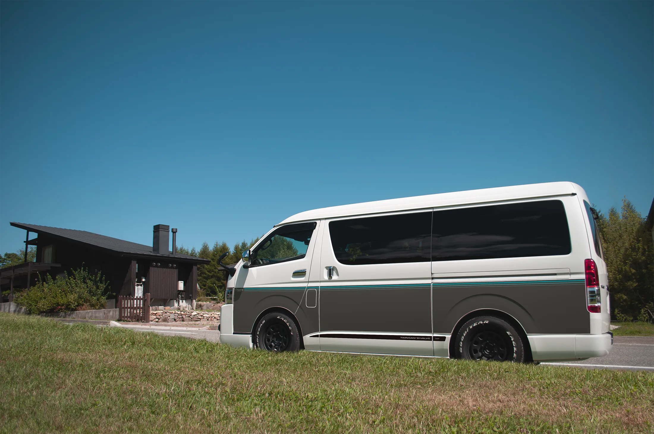 ハイエース カーラッピング STRIPE Khaki デザイン例