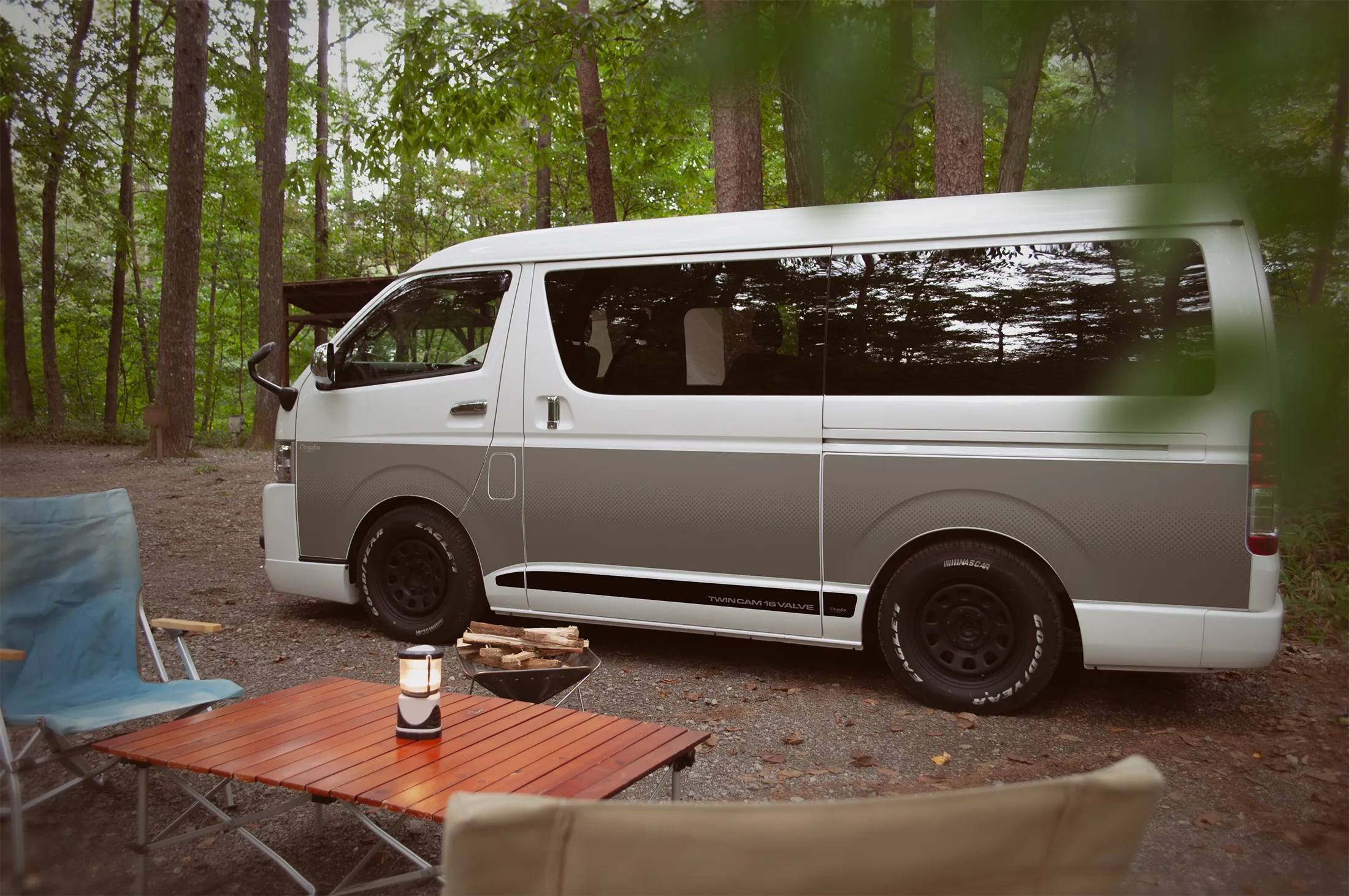 ハイエース カーラッピング DOT Gray デザイン例